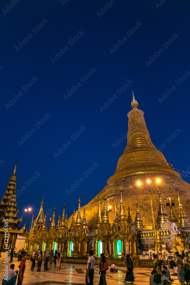 Fototapeta premium Shwedagon pagoda in Myanmar