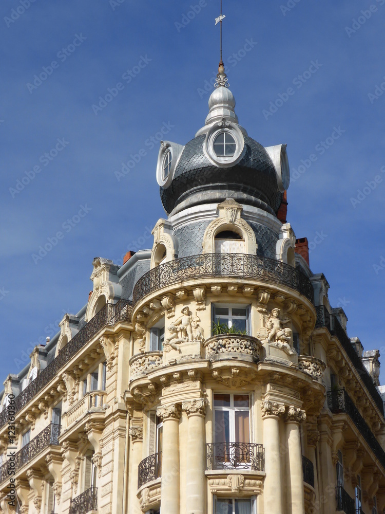 Immeuble d'angle à Montpellier (France)