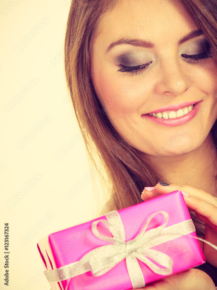 Lovely woman with pink rose box gift StockFoto Adobe Stock