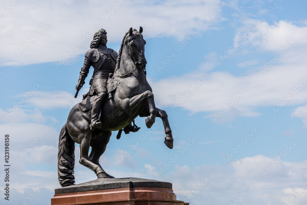 Naklejka premium Denkmal in Budapest vor dem Parlamentsgebäude