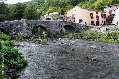 pont roman à Saurier, Auvergne