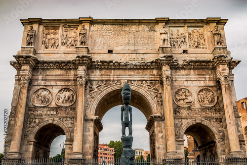 Canvas Print L'arc de Triomphe de Constantin près du Colisée à Rome