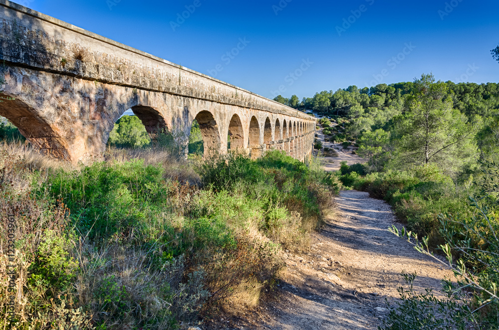 Lateral view on archade of roman aqueduct near Tarragona, Spain Lateral view on archade of roman aqueduct near Tarragona, Spain