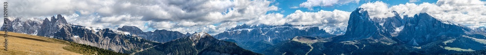 Dolomiten Panorama  in Raschötz Südtirol Italien