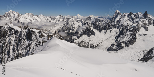 Schilderij op canvas Le massif du Mont-blanc vu depuis l'aiguille du midi à 3800 m d
