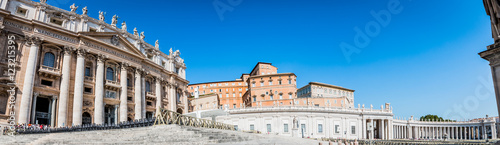 Panorama de l'esplanade de la place Saint-Pierre au Vatican