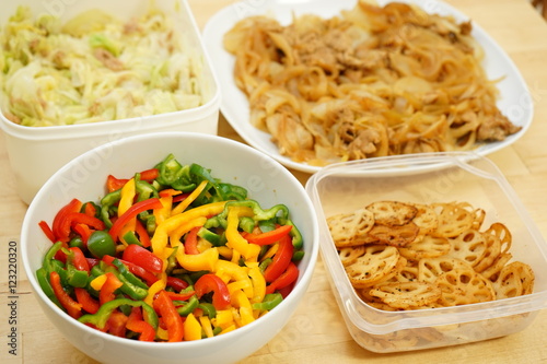 Home cooked organic foods and leftovers in food containers for lunch box 作りおき タッパー 保存食 冷蔵庫 チルド お弁当 おかず お惣菜
