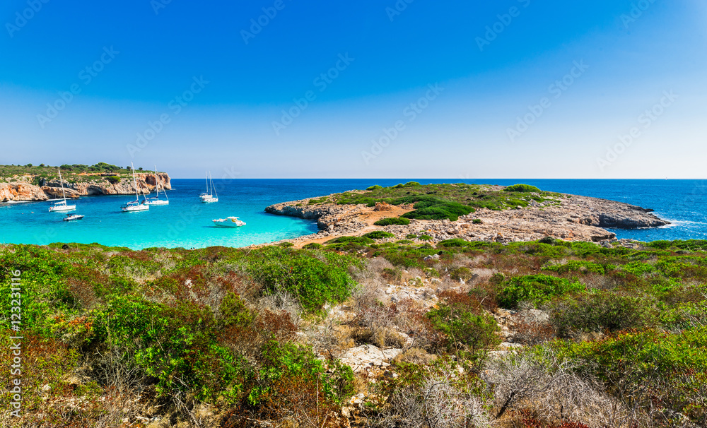 Mittelmeer Küste Spanien Landschaft Mallorca Aussicht auf die Bucht Cala Varques Mittelmeer Küste Spanien Landschaft Mallorca Aussicht auf die Bucht Cala Varques