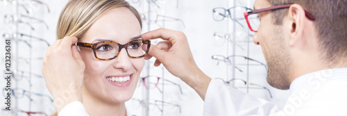 Canvas-taulu Client at optical store