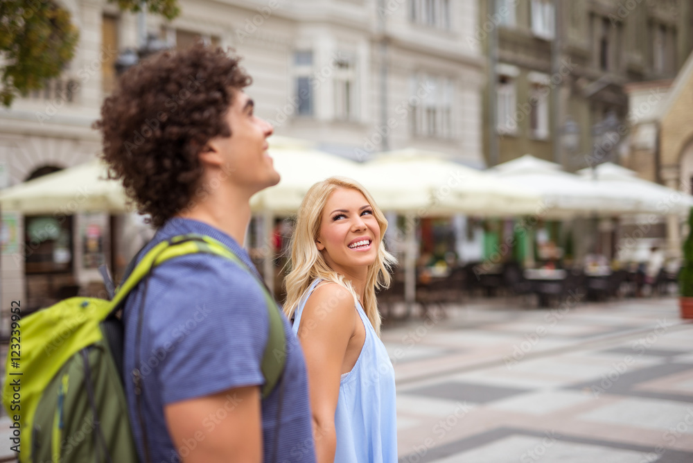 Fototapeta premium Couple enjoying city tour