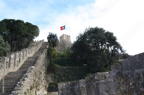 Lisbonne, sous les remparts du château Saint Georges photo