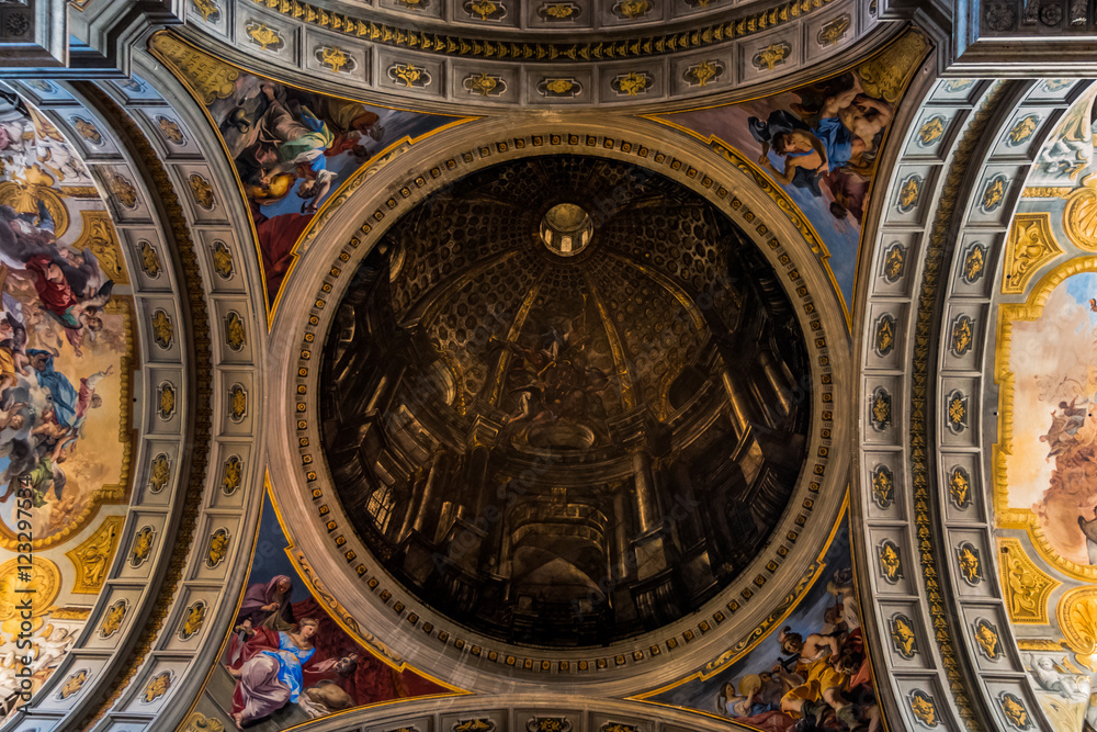 Intérieur de l'église Saint-Ignace-de-Loyola de Rome