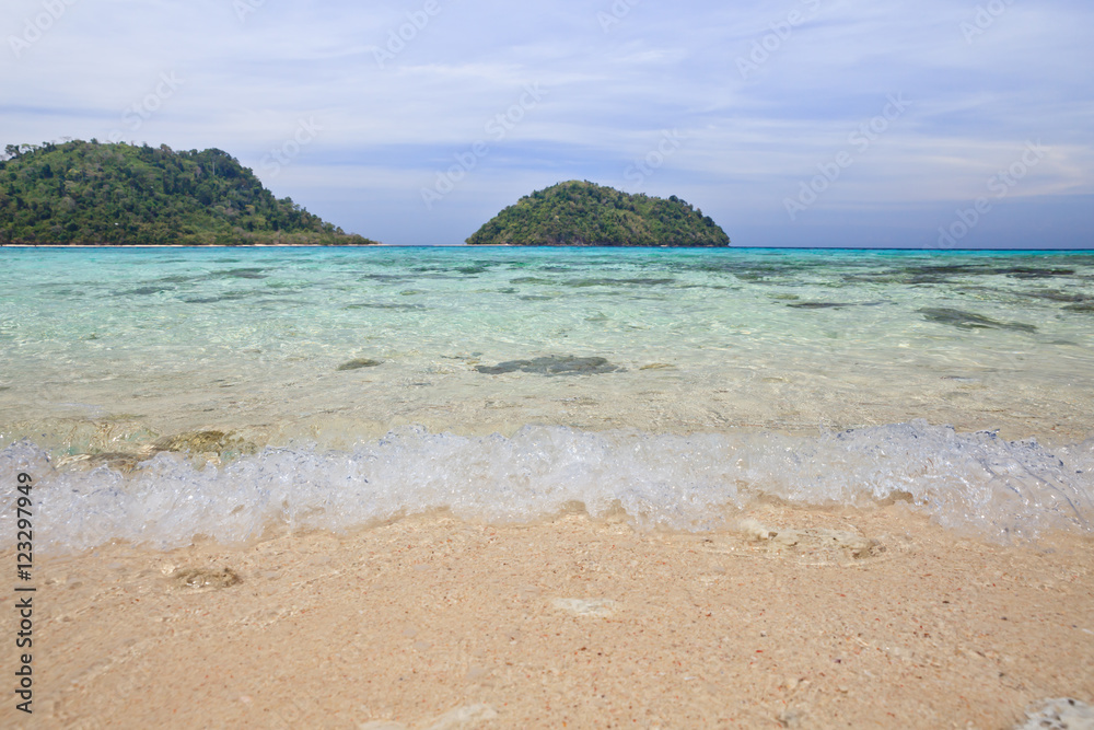 Obraz premium Beach and tropical sea
