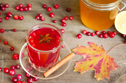 Cranberry tea, honey and lemon products to strengthen immunity
