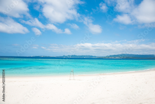 Cobalt blue of the sea and the sky, Minnajima Island, okinawa, japan / 沖縄水納島ビーチ コバルトブルーの海と空 
