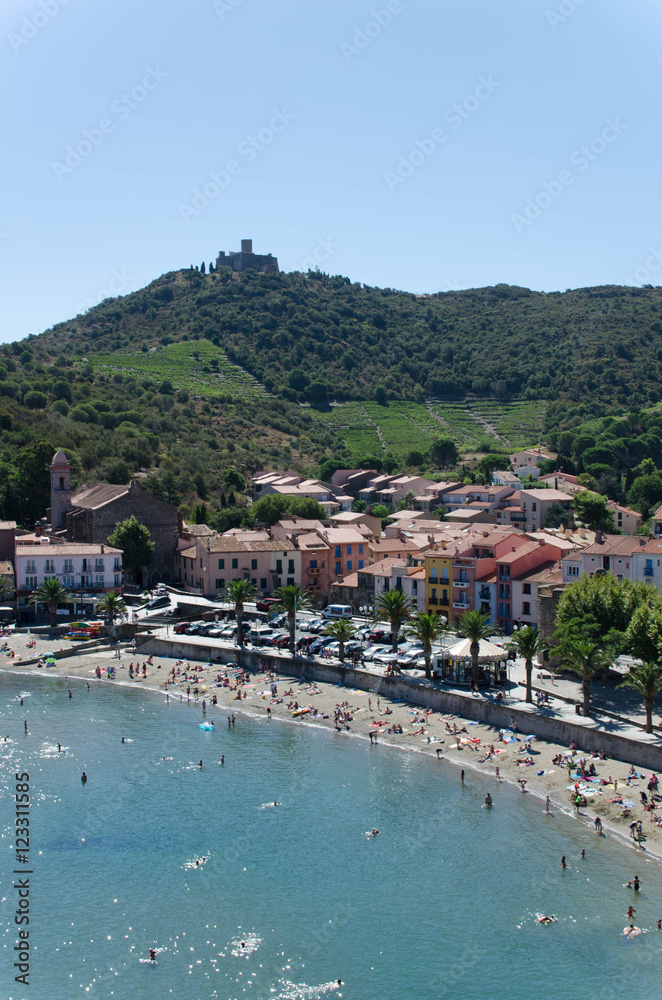 Village de Collioure, son fort, sa plage, son port