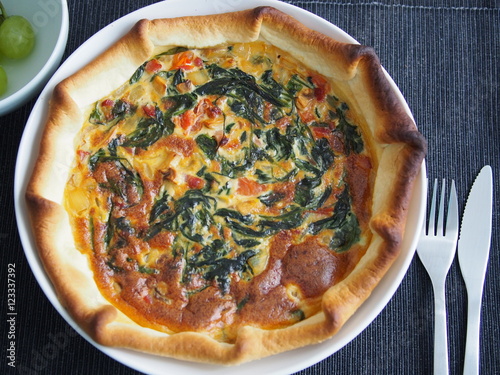 spinach and tomato quiche