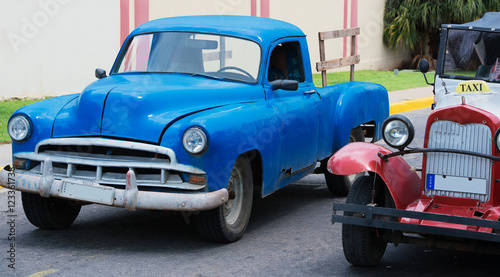 Amerikanisches Classic Auto auf Straße in Havanna Kuba © vschlichting