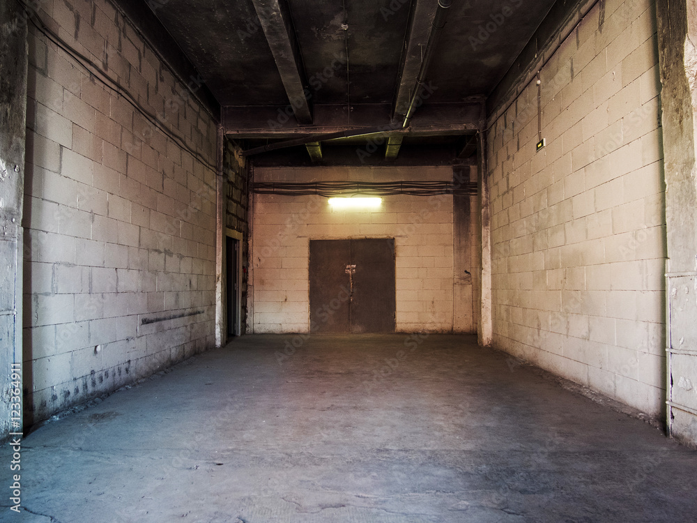 Fototapeta pusty cement Parking Garaż wnętrze ciemnego korytarza, budowa