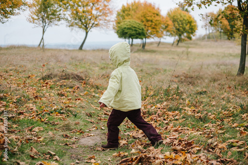 Little girl in the autumn park. run  pathway