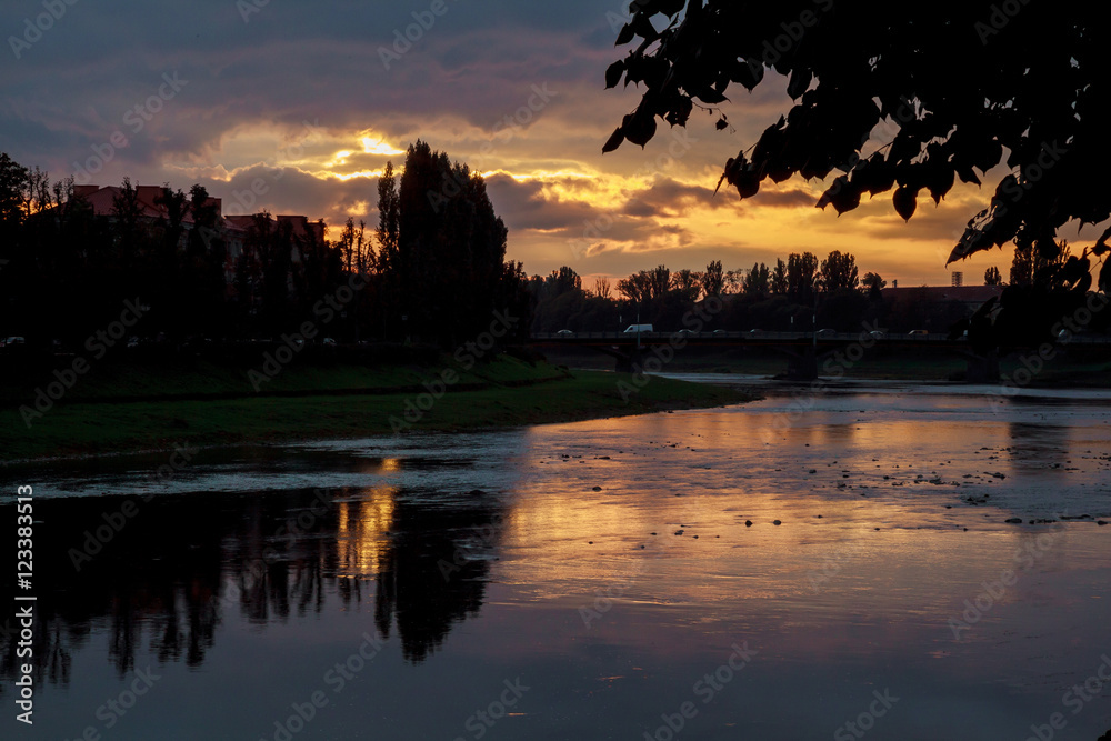 Obraz premium sunset over the river