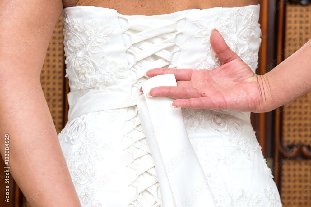 knot in wedding dress