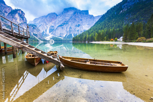 Obraz na plátně Südtirol, Boote am Pragser Wildsee