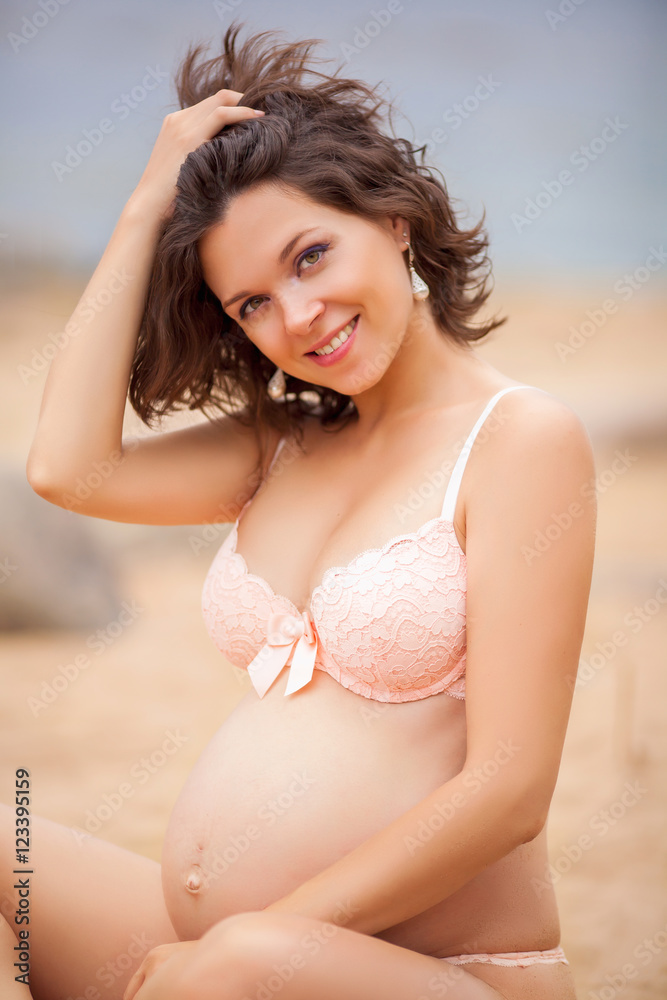 Pregnant woman resting on the beach
Pregnant woman resting on the beach
