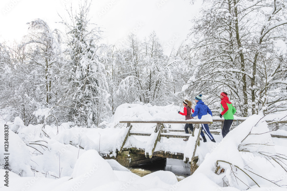Laufend fit bleiben auch im tiefsten Winter Laufend fit bleiben auch im tiefsten Winter