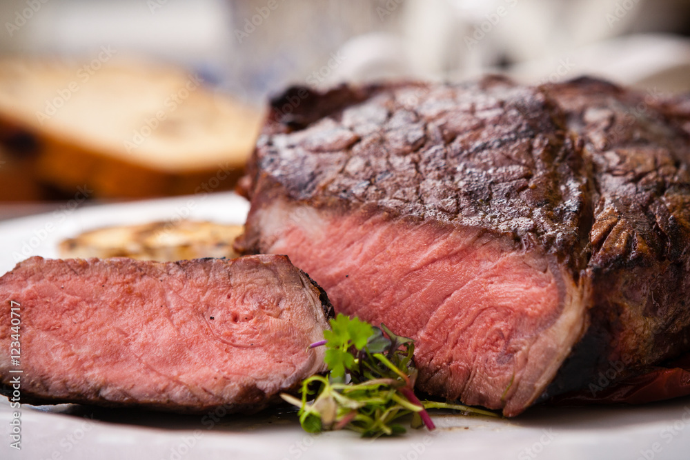 Entrecote with grilled garlic Entrecote with grilled garlic