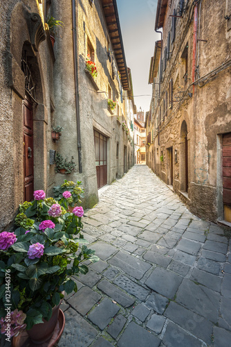 Fototapeta Naklejka Na Ścianę i Meble -  The streets of an unknown town in Tuscany, Castel del Piano, Ita
