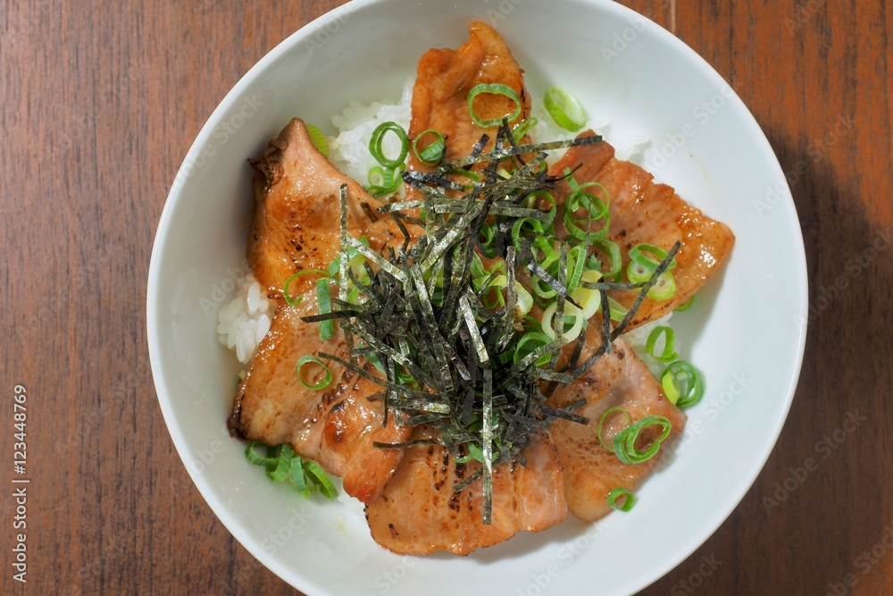 チャーシュー丼