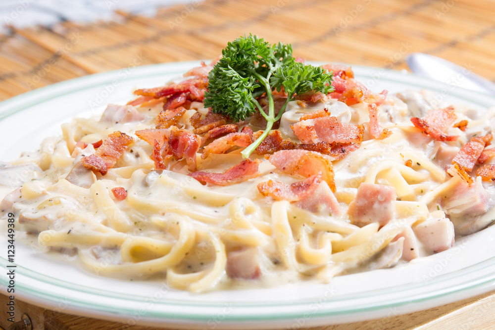 spaghetti carbonara on the plate