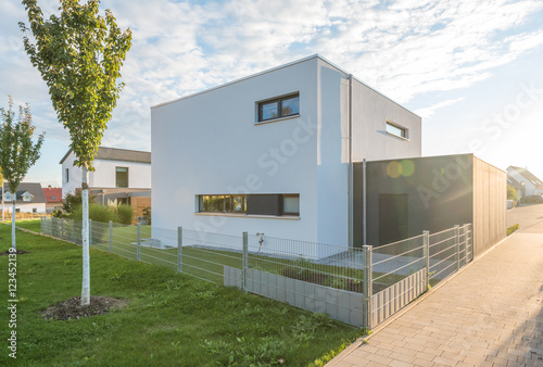 Modernes Cubus-Einfamilienhaus im Grünen