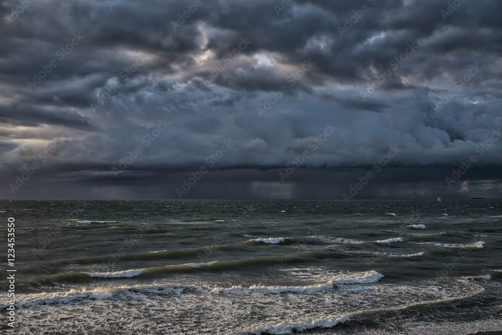 Unwetterwolken über der Ostsee