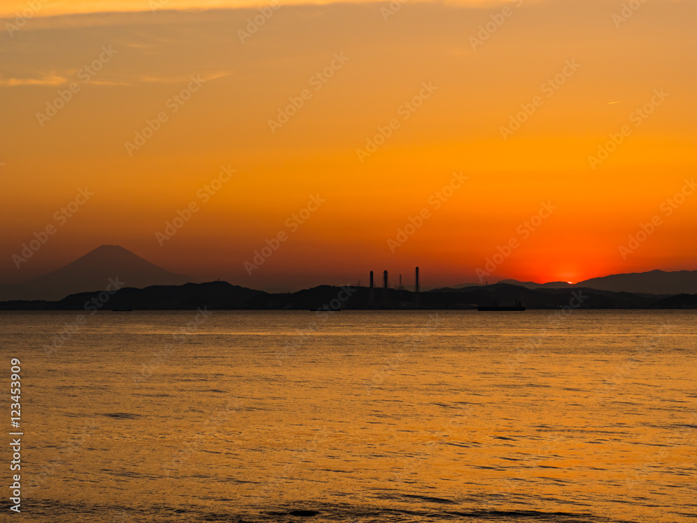 Naklejka premium Sunset over mountains