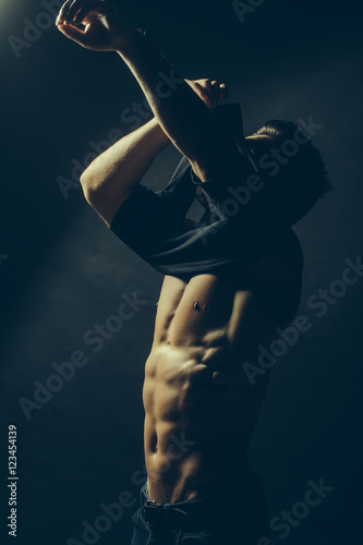 Man with muscular torso © Volodymyr