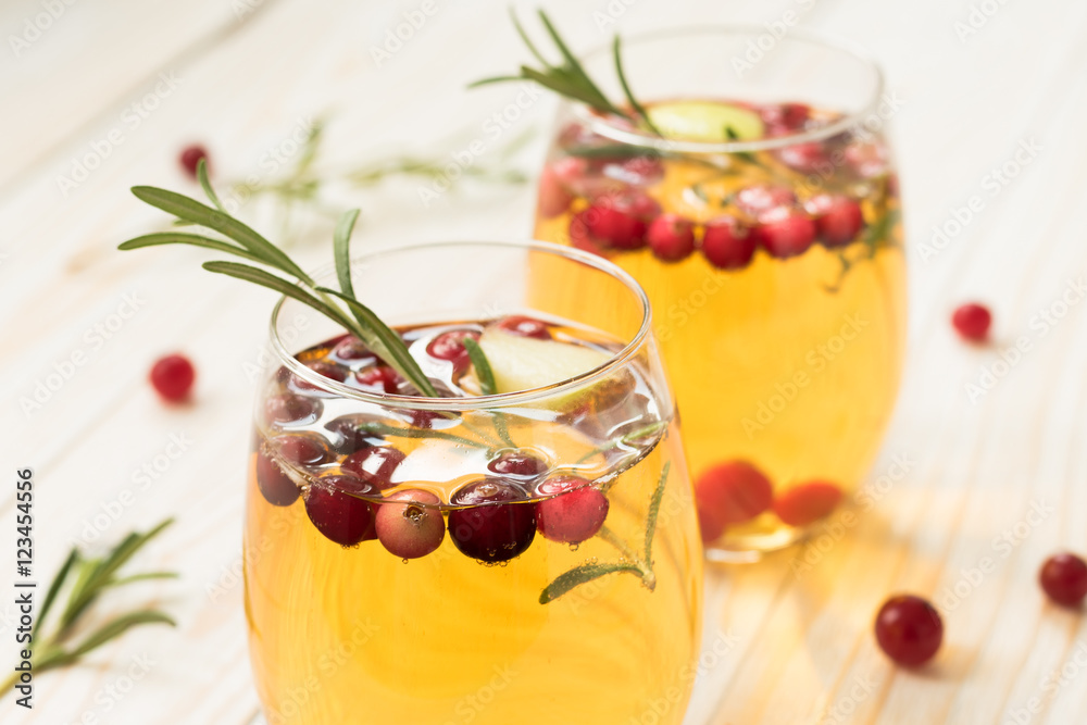 Fotografie Christmas sangria with apple sider