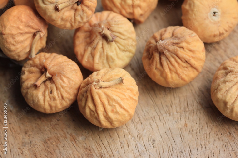dried figs dried figs