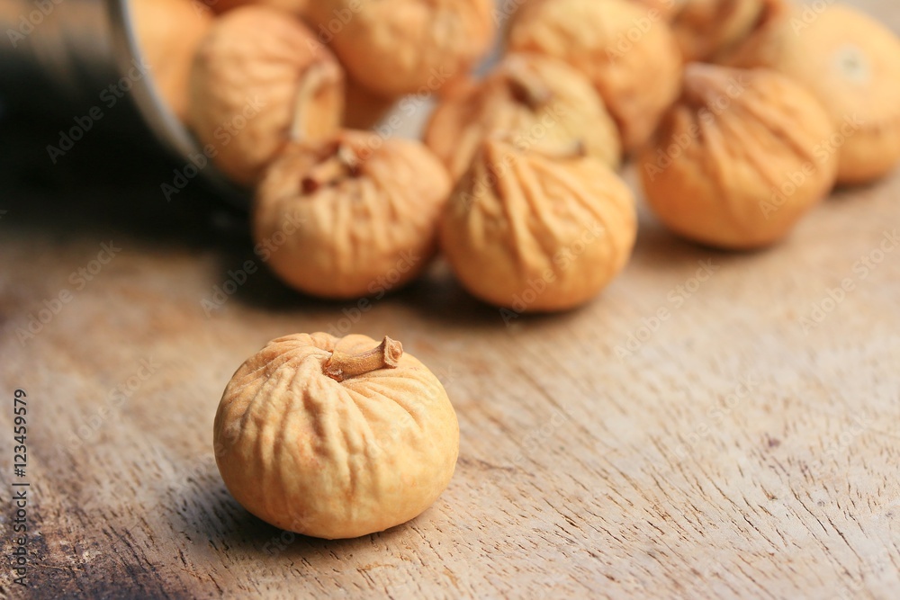 dried figs dried figs