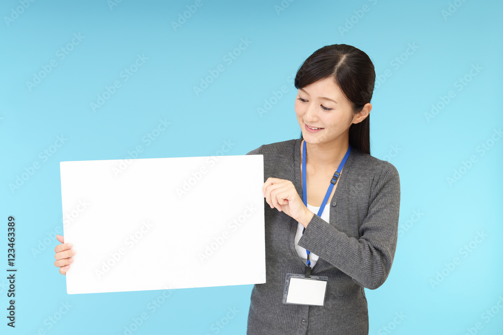 ホワイトボードを持つ女性 ホワイトボードを持つ女性