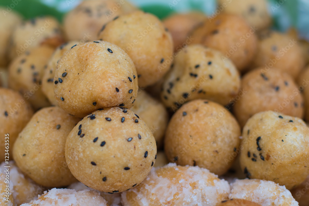 Deep fried dough ball with black Sesame Seedsfilling or Kanom Kai Hong (Thai Dessert) Deep fried dough ball with black Sesame Seedsfilling or Kanom Kai Hong (Thai Dessert)