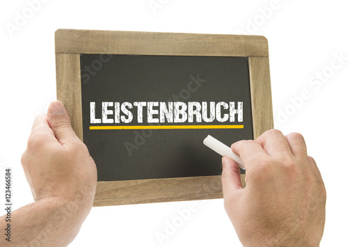 Leistenbruch - Hand schreibt auf Kreidetafel photo