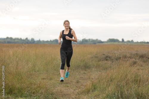 junge Frau beim Joggen © Christian Schwier