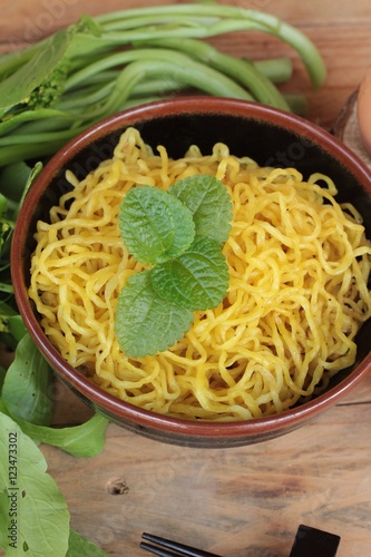 Egg noodles and raw noodles for cooking.