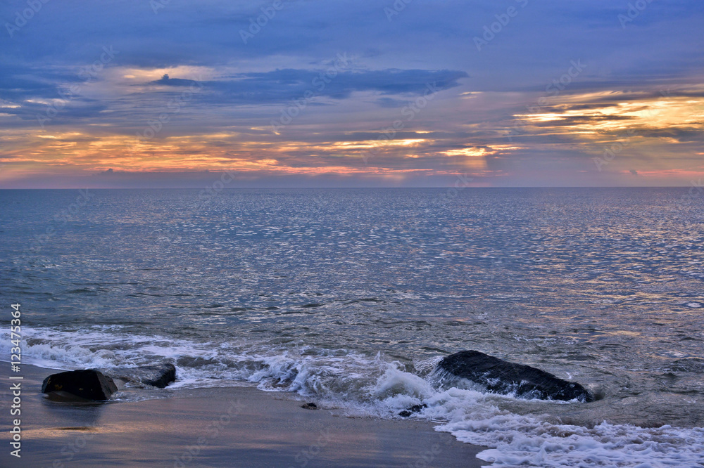 Fototapeta premium Summertime Sunrise Along the Ocean