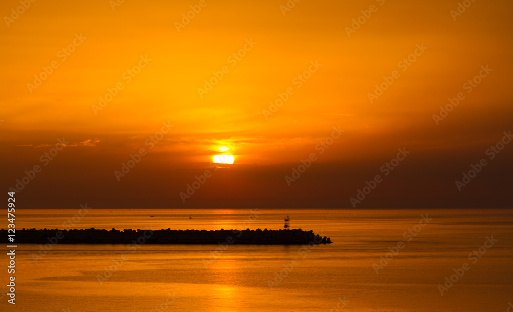 Sonnenuntergang auf Bari, Italien, 