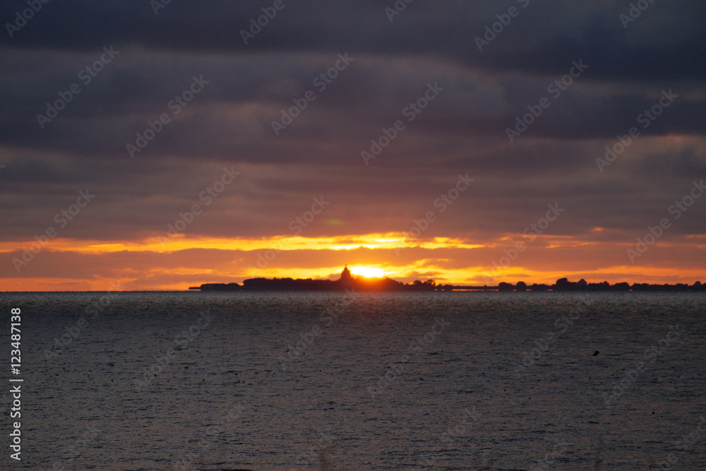 Cuxhaven Sonnenuntergang über der Insel neuwerk