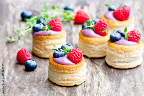 Tableau sur toile puff  pastry stuffed with soft blueberry curd with berries and t