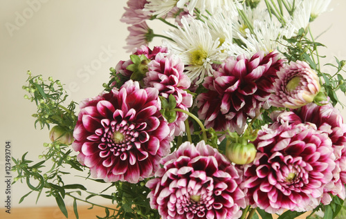 Fototapeta Naklejka Na Ścianę i Meble -  Autumn chrysanthemum bouquet
